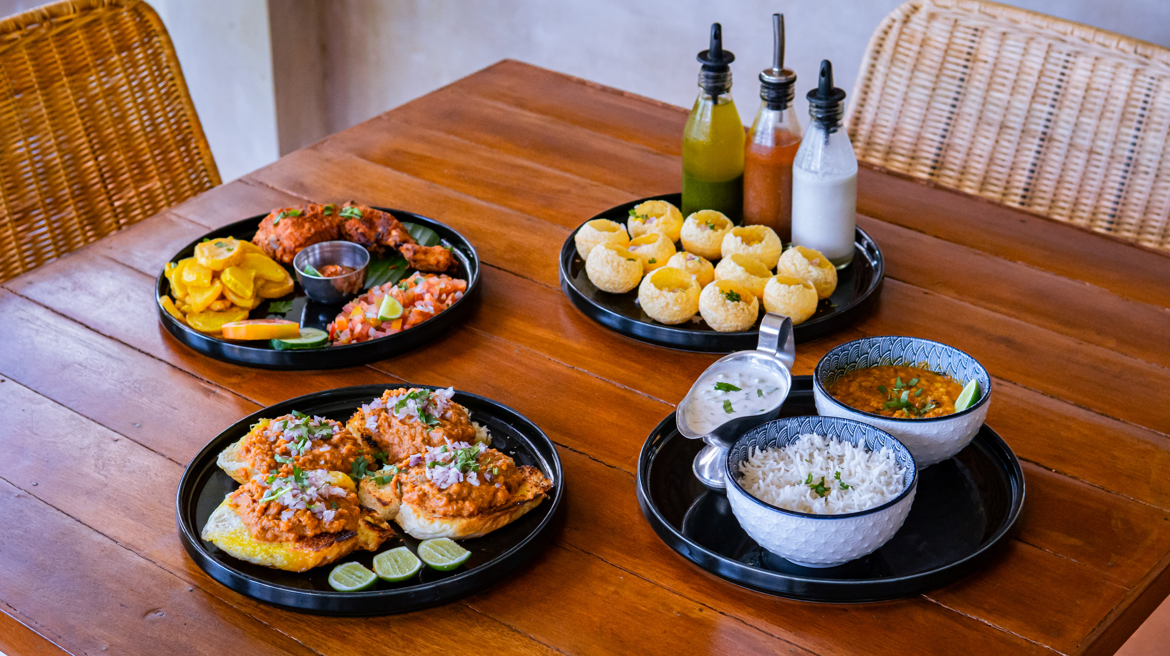 FUSION INDIA: Awas Ketagihan Menu Baru Pav Bhaji dan Chicken Peri-Peri yang Kaya Rasa. Tidak Ketinggalan Camilan Pani Puri Favorit para Pelanggan. (Chai of the Tiger)
