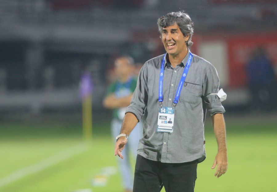 BERDALIH: Pelatih Bali United Stefano Cugurra sebut performa menurin lantaran tim tidak komplit.