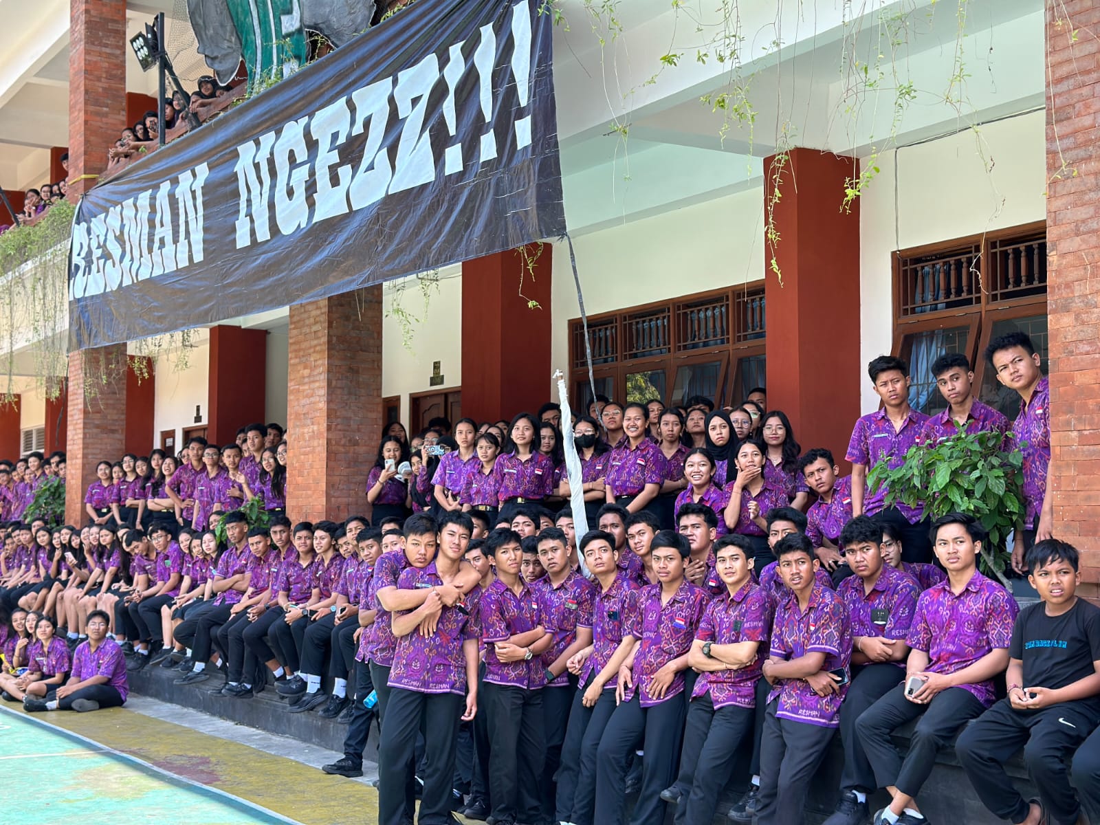 MERIAH: Suasana road show  Honda DBL with Kopi Good Day 2023 Bali Series di SMAN 2 Denpasar, Selasa (17/10/2023). (DBL INDONESIA FOR RADAR BALI)