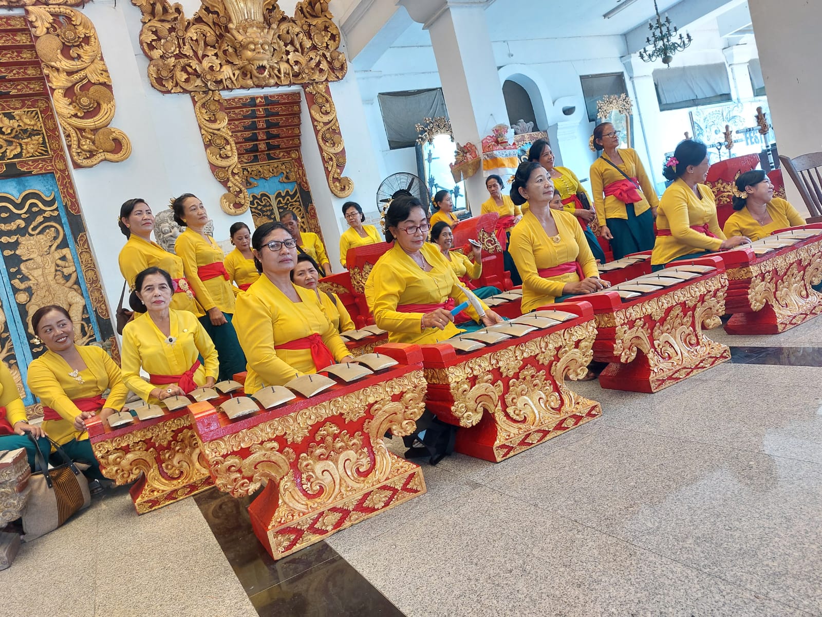 BERNILAI SEJARAH: Gambelan Saron khas Klungkung yang ditemukan di Pasar Loka Belanda kini kembali masuk Museum Nyoman Gunarsa (MNG)