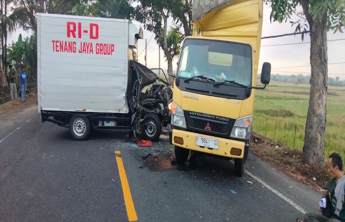 Kecelakaan dua kendaraan di Jalan Raya Jurusan Denpasar-Gilimanuk, Banjar Tembles, Desa Penyaringan Kecamatan Mendoyo, Kamis (26/10).