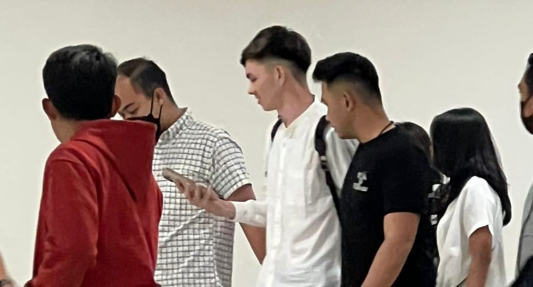 TERBACA: Tersangka Khusanov Ulugbek Akhmadulla Ugli, kasus investasi bodong asal Uzbekistan diciduk saat baru tiba di bandara I Gusti Ngurah Rai.