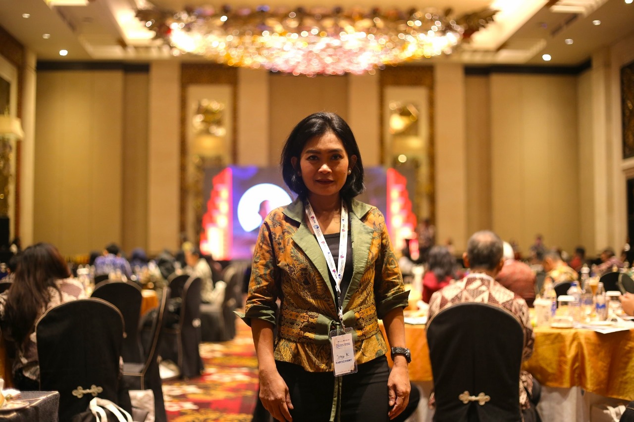 DUNIA AVIASI: Irma Kusumawati, mahasiswa  program doktoral FIKOM Universitas Padjajaran saat di seminar LSPR di Seminyak Kuta Utara.
