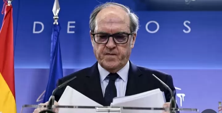 MENGHEBOHKAN : Ombudsman nasional Spanyol, &Aacute;ngel Gabilondo, berpidato di konferensi pers di Madrid. (Sumber Foto: Javier Soriano/AFP)
