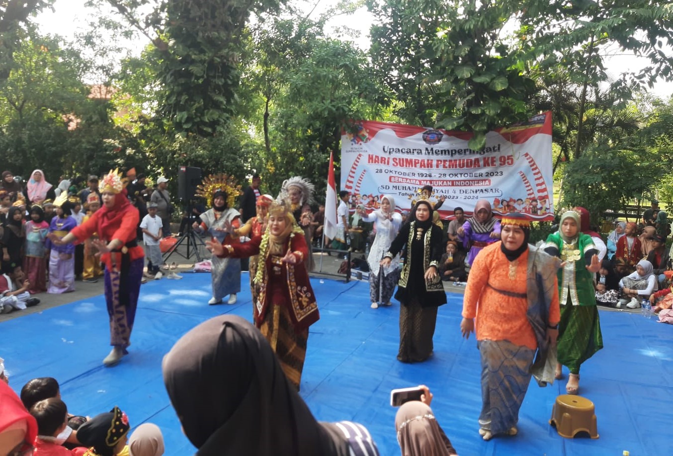 HEBOH: Pentas budaya berjudul: Sang Pengembara dengan tema Bhineka Tunggal Ika oleh pengurus Komite SD Muhammadiyah 4 Denpasar.