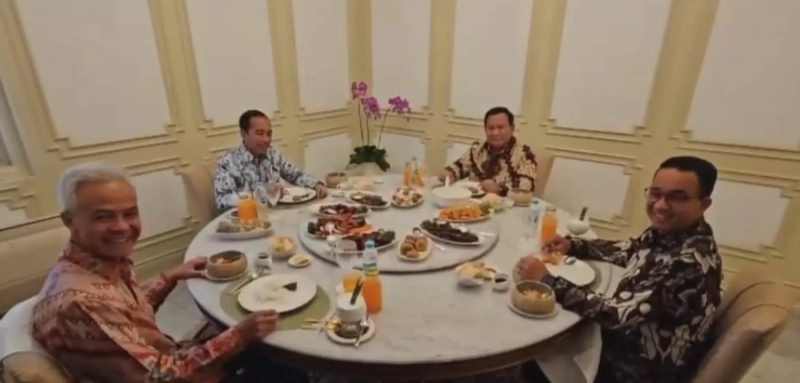 KUMPUL MAKAN : Tiga bakal calon presiden (capres) melakukan makan siang bersama Presiden Joko Widodo (Jokowi) di Istana Negara, Jakarta, Senin (30/10). (Foto: Istimewa)