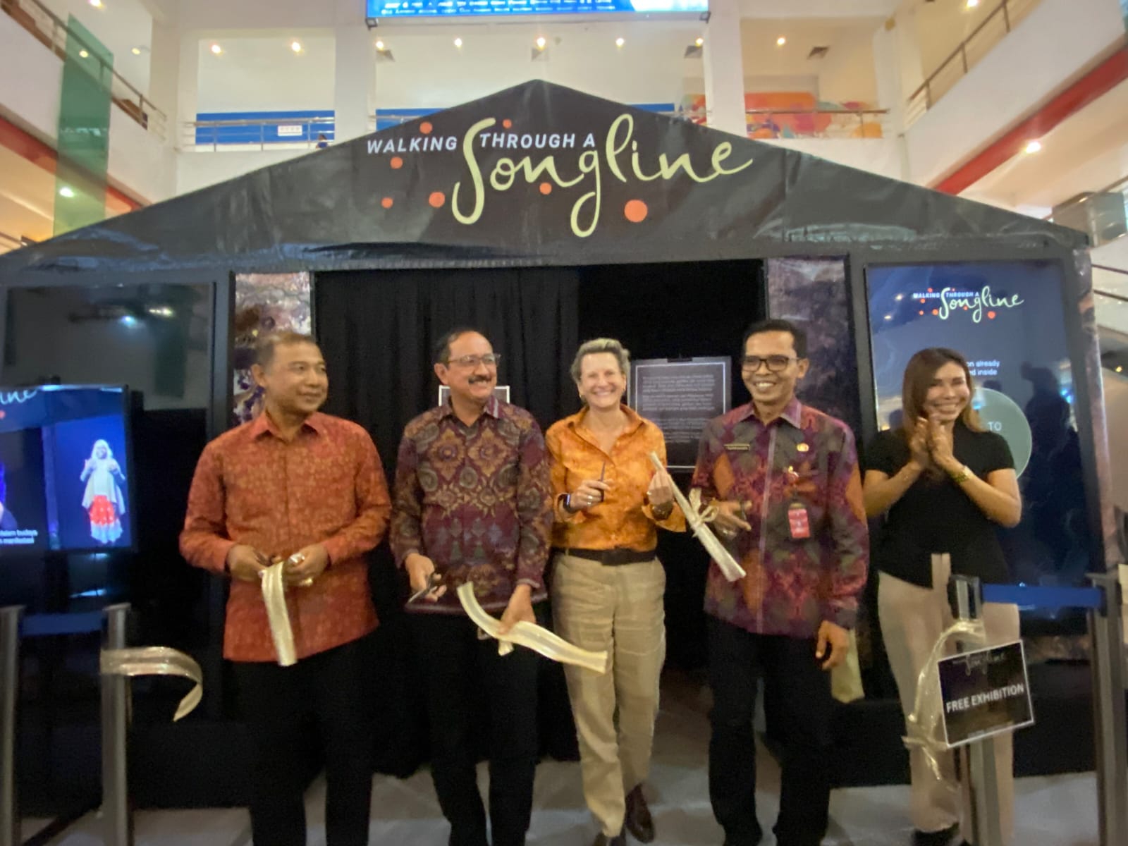 RESMI: Pembukaan pameran seni instalasi digital yang imersif  di Discovery Mall Kuta Bali, Senin (30/10/2023) (Honey Dharma Putri/Radar Bali)