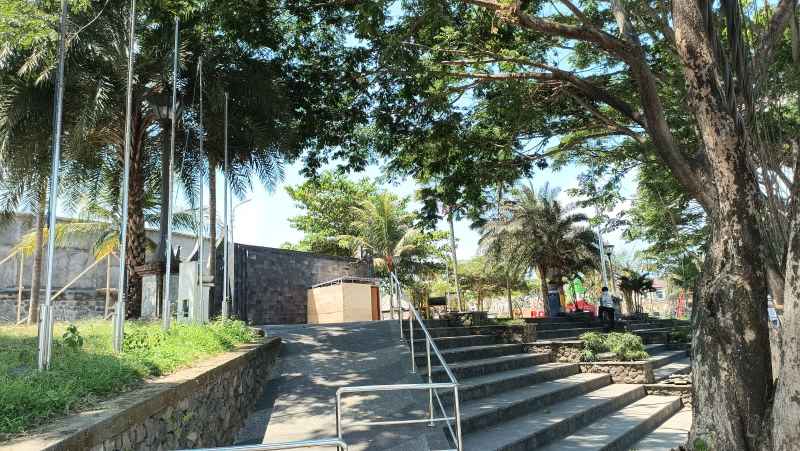 TERUS DIPERCANTIK : Taman Jagat Karana atau Taman kota di jalur 11 ditata kembali akibat sejumlah fasilitas yang rusak.  (zulfika Rahman/radar bali)