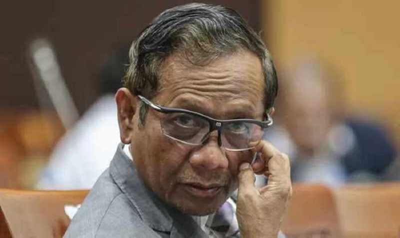 BERHARAP PUTUSAN SEHAT : Mahfud MD mengharapkan putusan MKMK yang sehat bagi demokrasi. (foto:dok.jawapos)