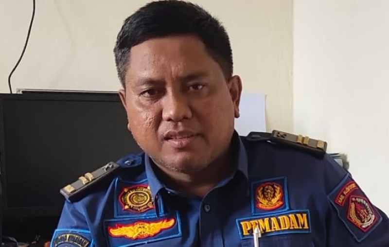 BERPENGALAMAN : Ketut Suadnyana Adiarta, Analis Kebakaran Ahli Muda Pemadam Kebakaran Klungkung.(dewa ayu pitri arisanti/radar bali)