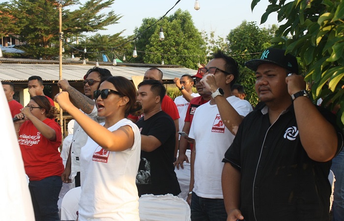 Sejumlah anggota baru PSI Gianyar dalam acara gatering.