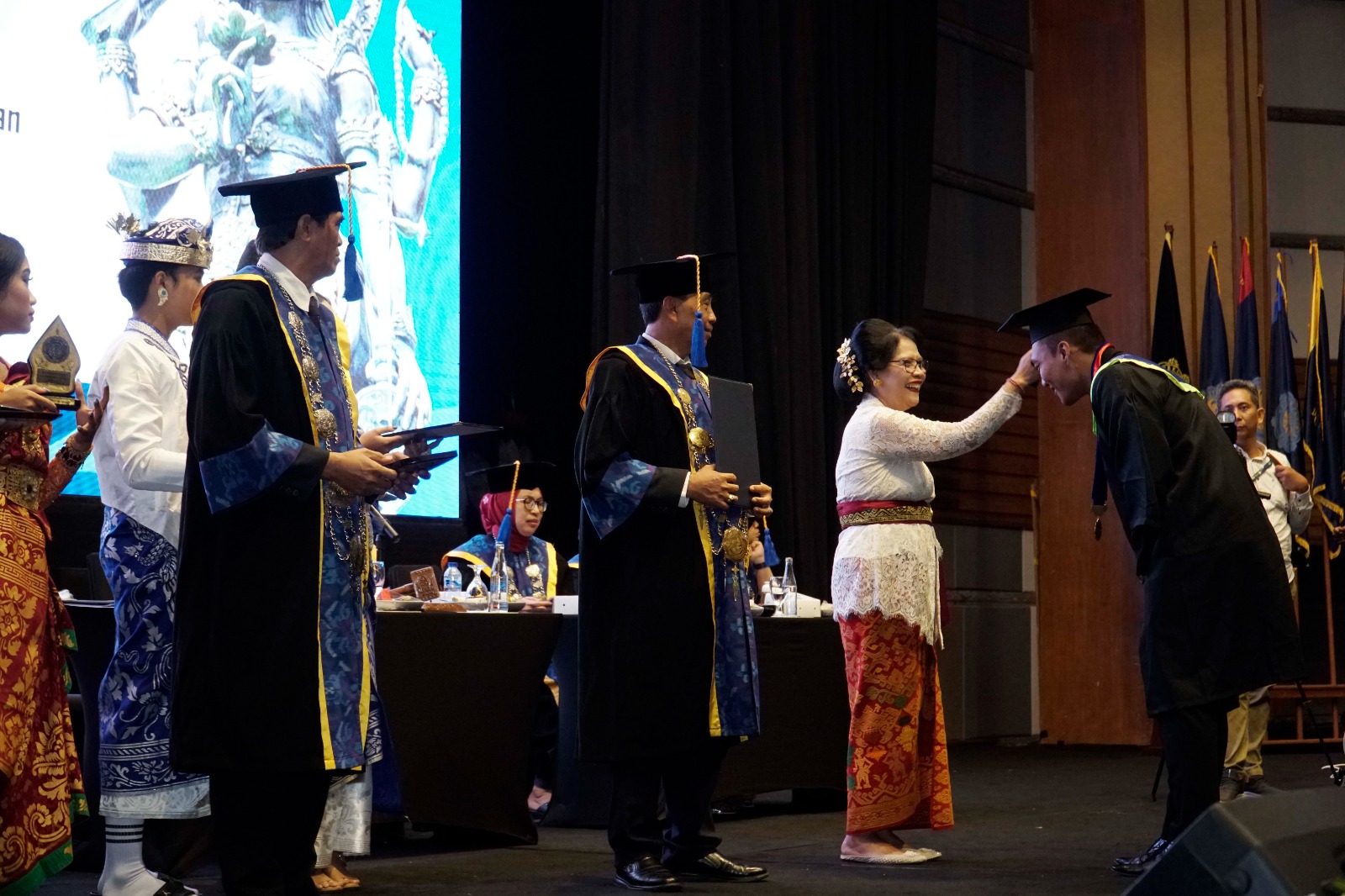 PROFESIONAL DAN UNGGUL: Suasana Wisuda XXIX Poltekpar Bali di di The Westin Resort Nusa Dua, Bali, Sabtu (7/11/2023). (Poltekpar Bali)