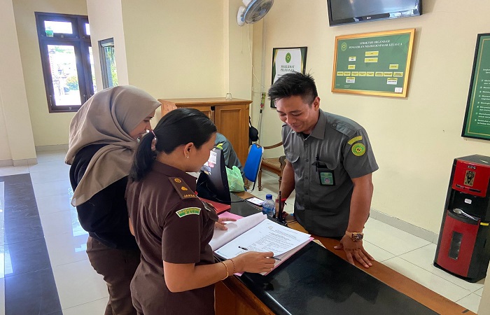 Jaksa Penuntut Umum (JPU) di Kejari Buleleng mendaftarkan perkara di Pengadilan Tipikor Denpasar.