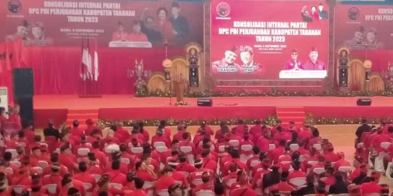 TARGET TINGGI  UNTUK  TABANAN: Ada sejumlah target spesial dalam rapat konsolidasi internal DPC PDIP Tabanan di GOR Debes Tabanan. (juliadi/radar bali)