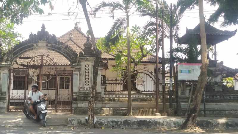 PERLU PELESTARIAN : Salah satu bangunan di Puri Agung Negara yang usianya sudah diatas 50 tahun.(m.basir/radar bali)