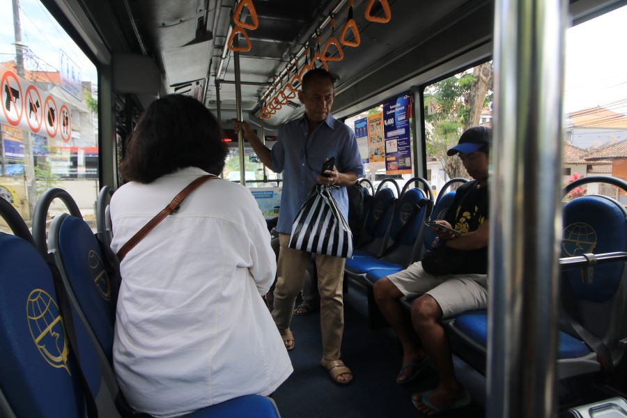SEPI PEMINAT: Bus Trans Metro Dewata tampak sepi peminat meski pernah digratiskan kepada publik.