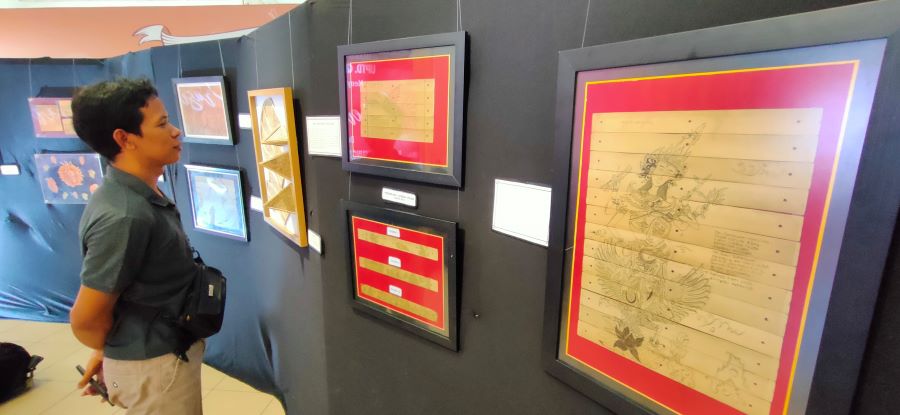 IDE KREATIF:  Pameran prasi di Museum Sunda Kecil. Saat ini Gedong Kirtya hanya mengoleksi tujuh prasi otentik dan dua prasi kreasi.
