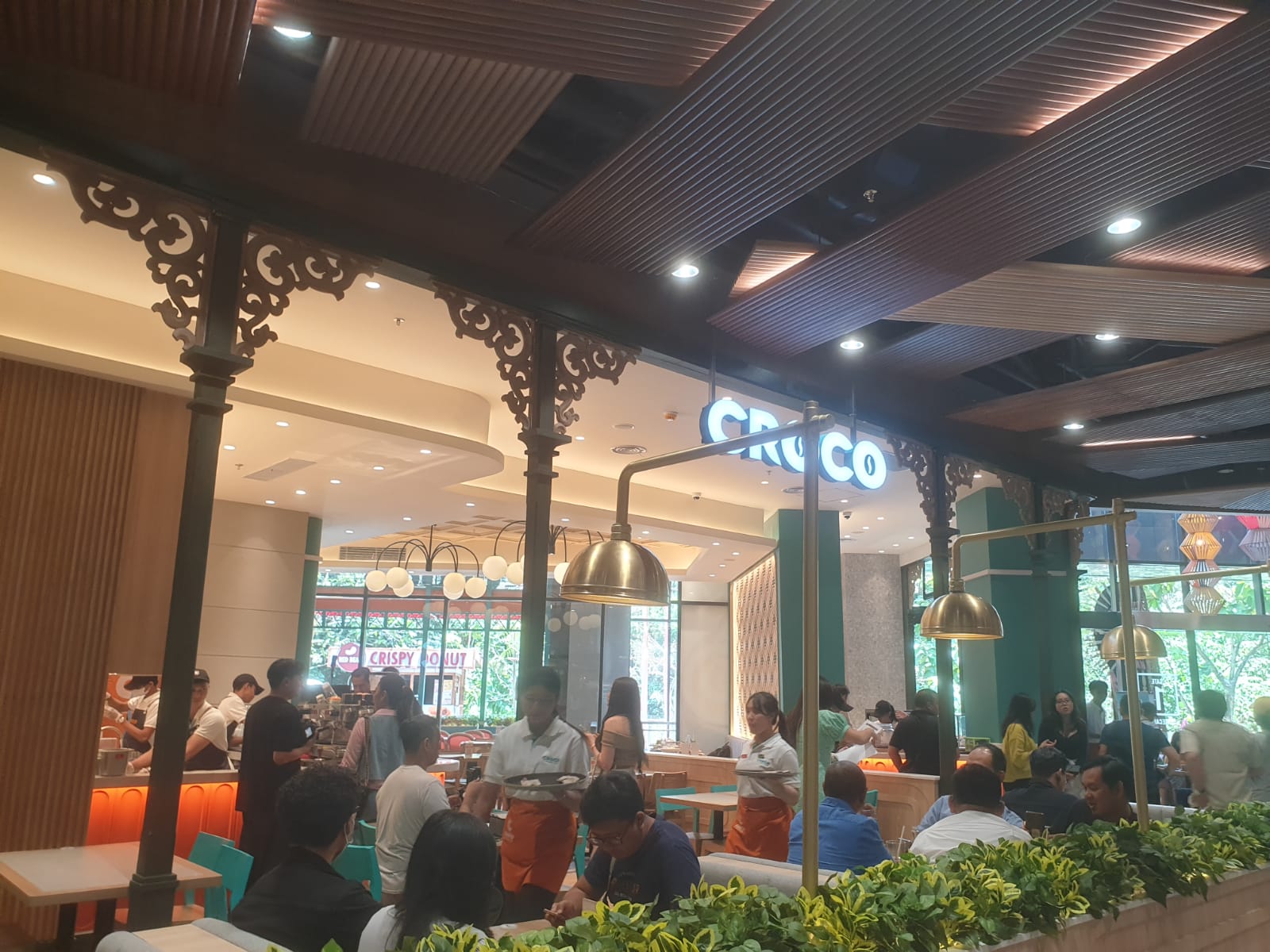 BERAGAM: Puluhan jenis croissant disajikan di  Outlet Croco by Monsieur Spoon di Mal Living World Denpasar.