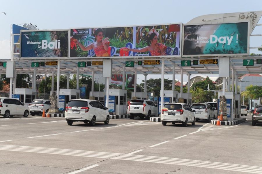 TRANSAKSI ELEKTRONIK: Bandara I Gusti Ngurah Rai catat peningkatan penggunaan kartu uang elektronik .