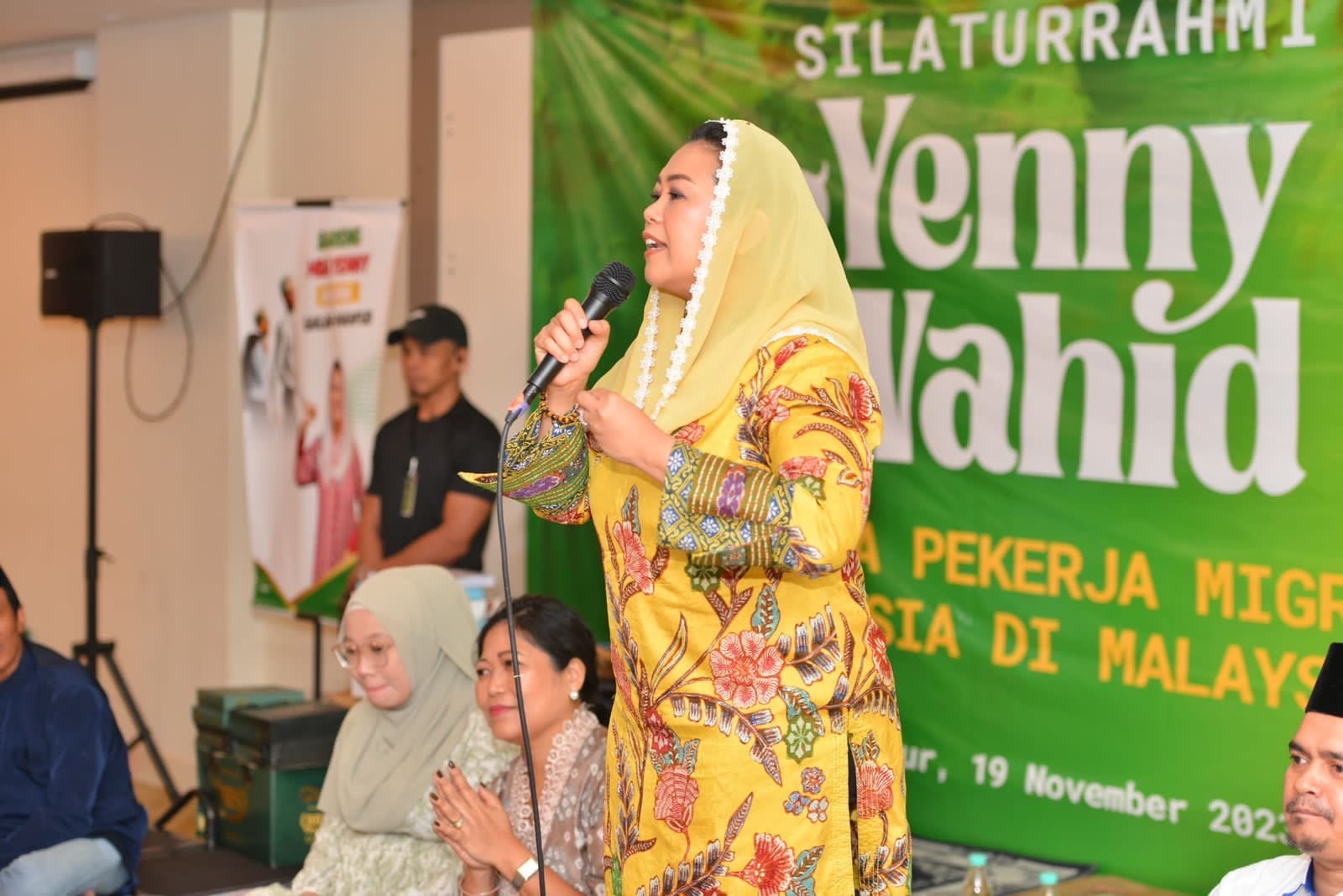 GARAP MALAYSIA: Putri sulung Presiden ke-4 RI, alm KH Abdurahman Wahid yaitu Yenny Wahid menemui pekerja migran di Malaysia untuk memilih Ganjar - Mahfud MD di Pilpres 2024.
