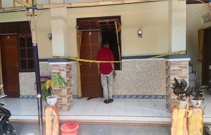 Polisi lakukan olah TKP dan evakuasi jenasah Aldi Sahilatua Nababan, mahasiswa perhotelan di Bali pada Sabtu 18 November 2023.
