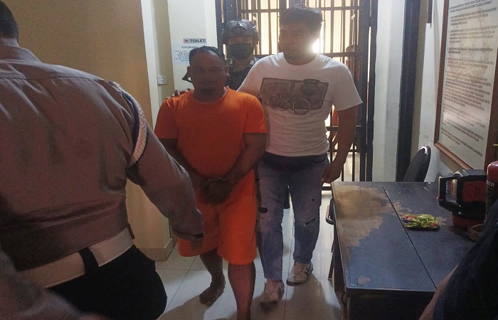 Pelaku penganiayaan bernama Samuel Kairo Kalumbang, 40, diamankan Polsek Denpasar Barat.