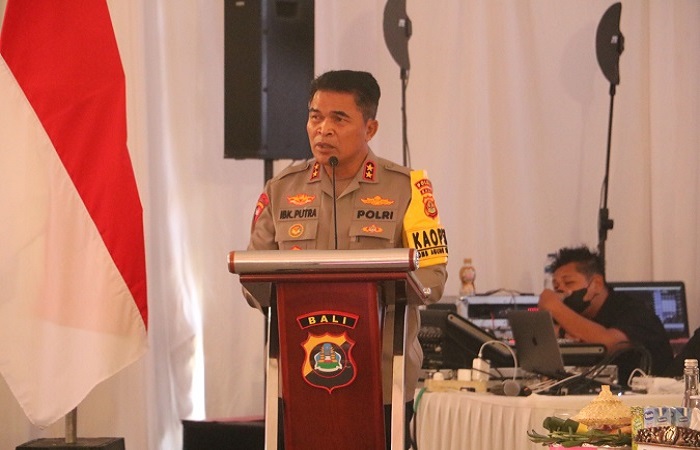 Kapolda Bali Irjen Ida Bagus Kade Putra Narendra saat melakukan kunjungan ke Polres Buleleng, Kamis (23/11).