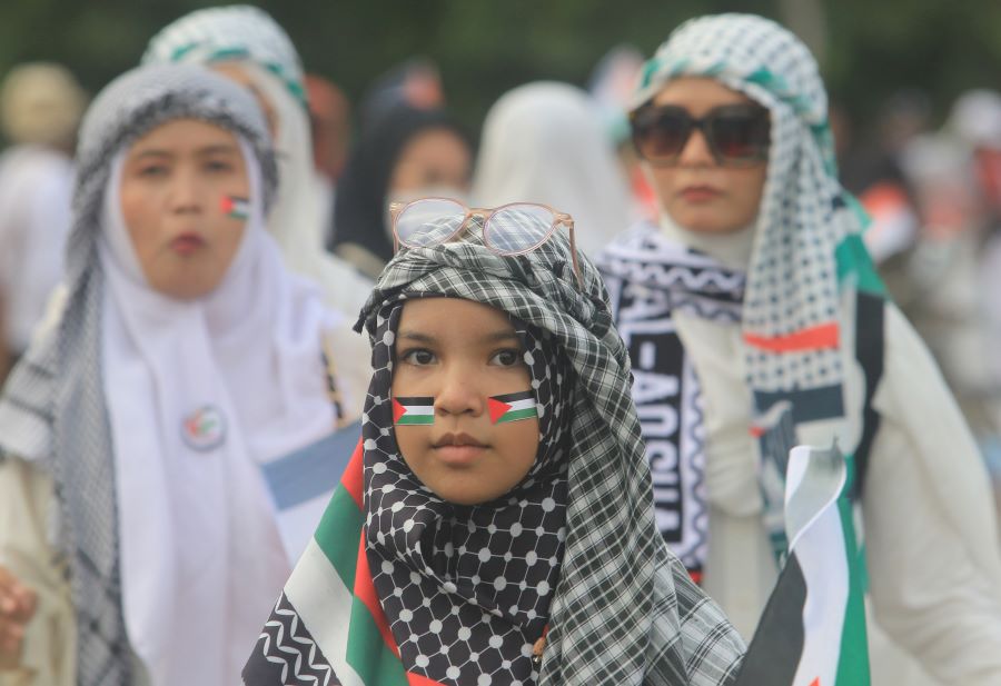 HEROIK: Anak-anak pun ikut aksi Bela Palestina di lapangan Puputan Kompleks Monumen Perjuangan Rakyat Bali Bajra Sandi Renon, Denpasar (25/11/2023)