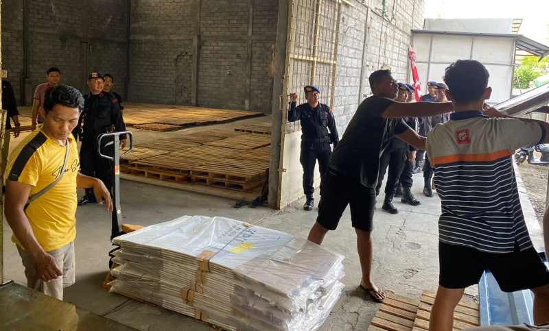 TERIMA KIRIMAN : KPUD dan Bawaslu Badung menerima 7.437 kotak suara pada Rabu (22/11/2023). (foto:bawaslu badung untuk radar bali)