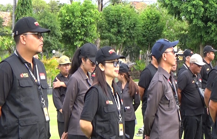 Apel siaga pengawasan tahapan kampanye Pemilu 2024 di Lapangan Ngurah Rai, Singaraja, Selasa (28/11).
