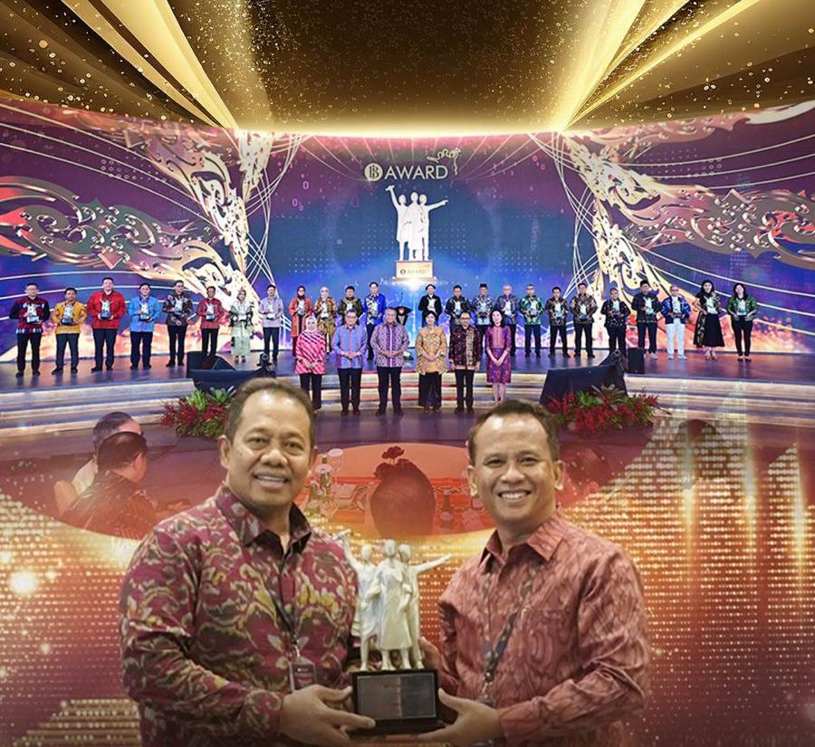 TERBAIK KBMI 1 DAN 2: Direktur Utama Bank BPD Bali I Nyoman Sudharma (kanan) dan Pj Gubernur Bali Sang Made Mahendra Jaya di Jakarta (29/11/2023).