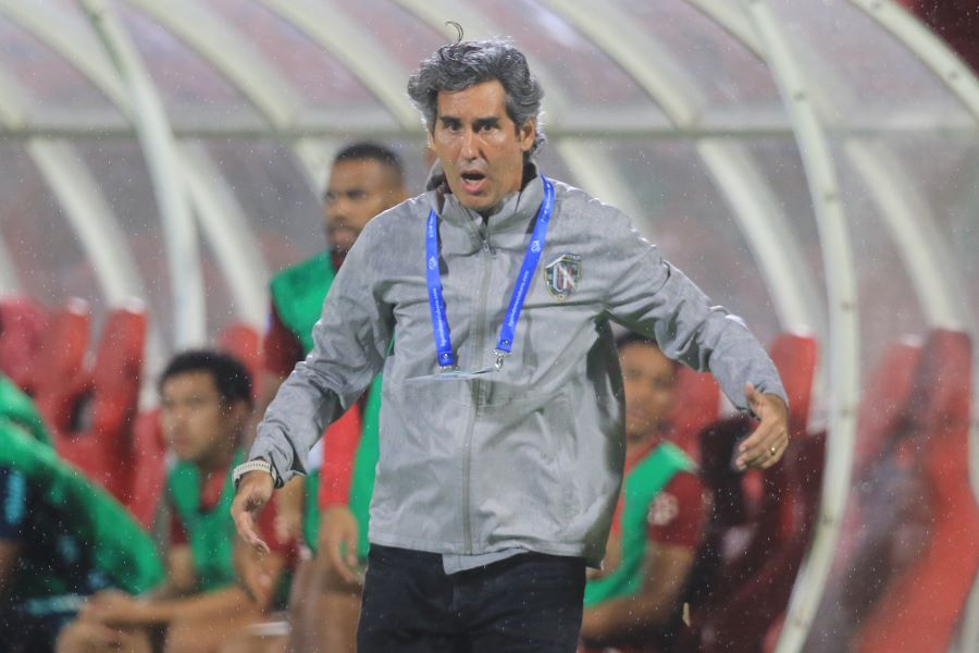 TETAP WASPADA: Pelatih Bali United Stefano Cugurra alias Teco tetap waspada meski lawan Arema yang terpuruk di papan bawah.