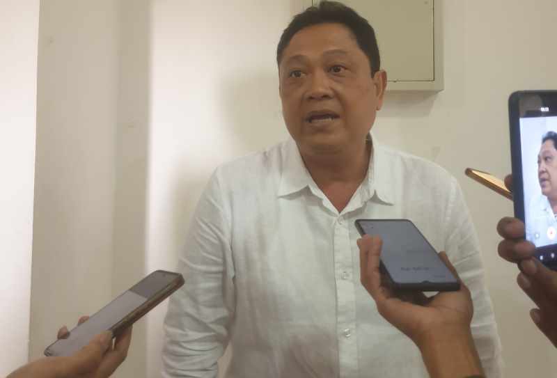 TEGASKAN SIKAP NETRAL : Ida Bagus Rai Dharmawijaya Mantra .(Foto: Ni Kadek Novi Febriani/Radar Bali)