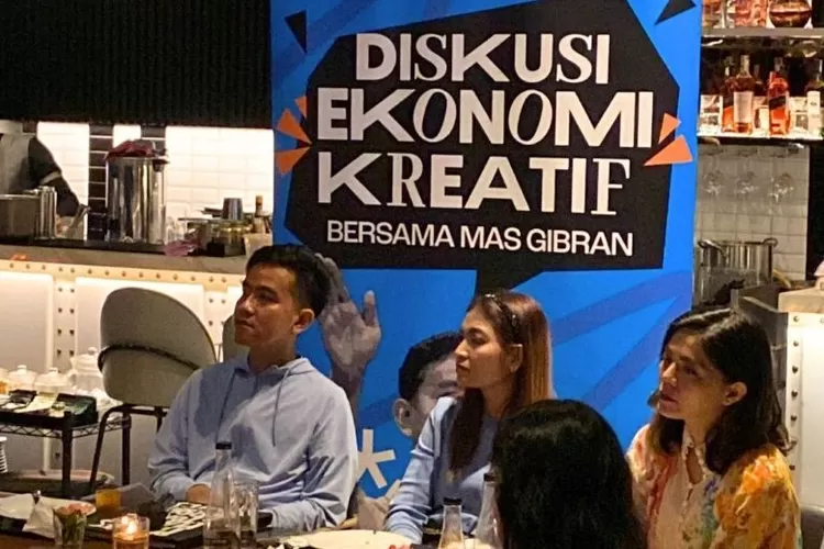 KALANGAN MILENIAL: Cawapres nomor urut 2 Gibran Rakabuming Raka saat bertemu para pelaku ekonomi kreatif dan influencer di Jakarta (4/12/2023).