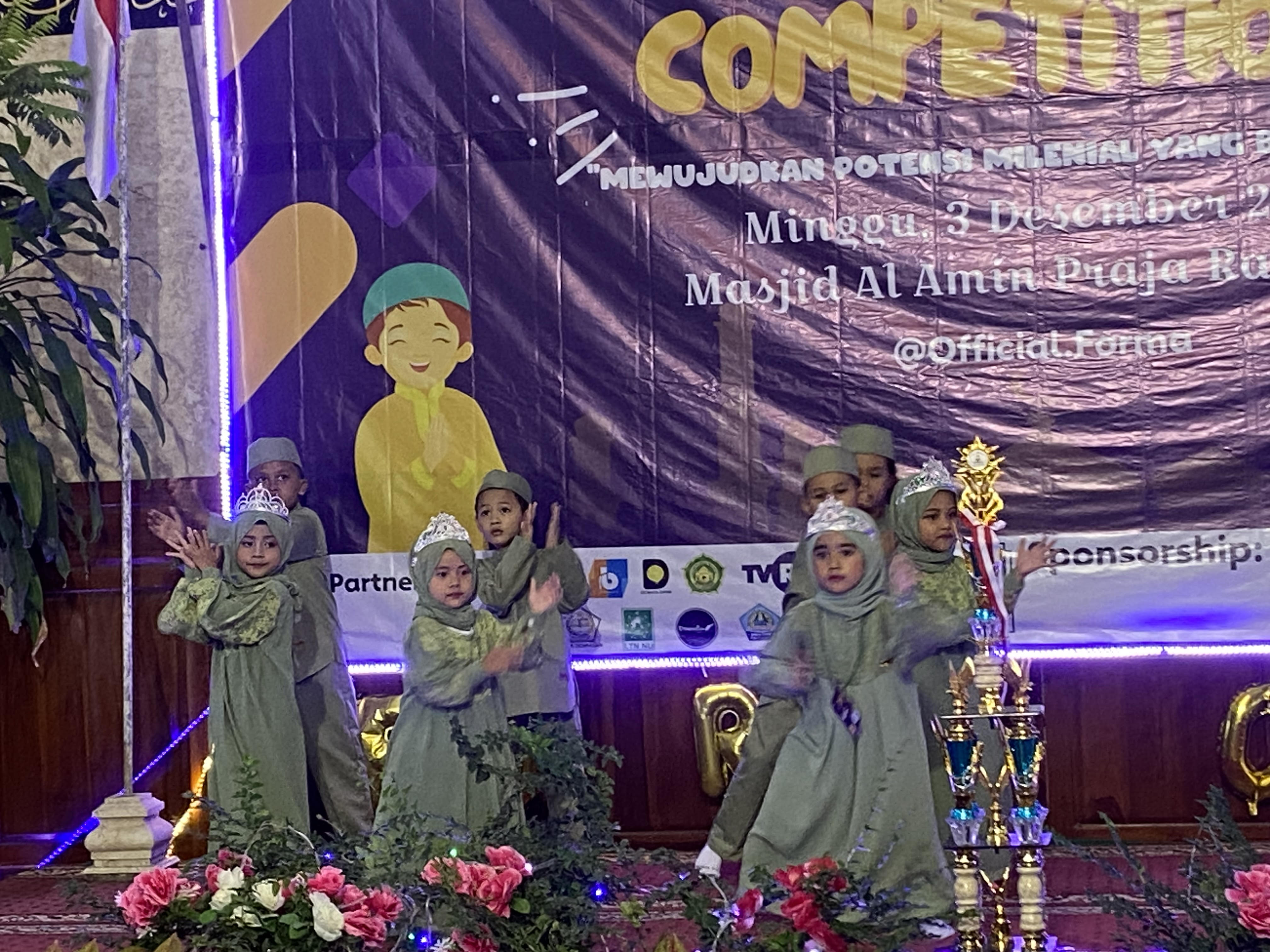 PERCAYA DIRI: Pentas seni anak-anak salah satu lomba di Forma Competition ke-8 Remaja Masjid Al- Amin Prajaraksaka Pemogan (3/12/2023).