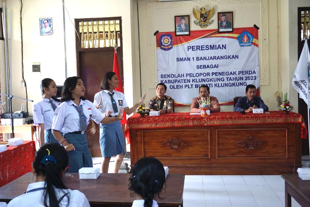 UNIK: Suasana dan simulasi peresmian selkolah pelopor penegak Perda oleh Satpol PP Klungkung
