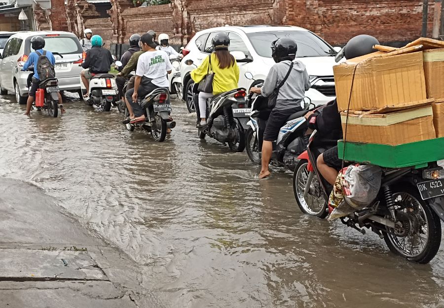 TEERGENANG: BPBD Bali mengeluarkan warning waspada bencana banjir dan longsor d musim hujan ini.