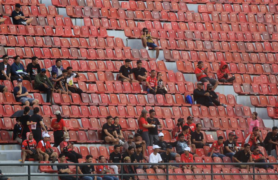 SEGELINTIR: Laga Bali United vs Arema FC  sepi penonton, terlihat tribun Stadion Kapten I Wayan Dipta Gianyar banyak kosong.