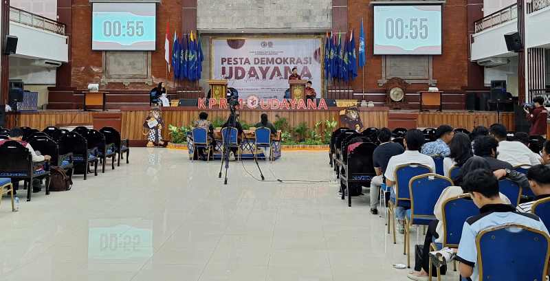 SEMARAK : Suasana Pesta Demokrasi Udayana, Selasa (5/12) di Gedung Widya Sabha Universitas Udayana.( Ni Made Ari Rismaya Dewi)
