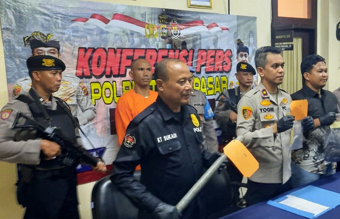 Tersangka Hermanus Mone, 40, spesialis pencuri anjing peliharaan warga untuk masakan RW saat diamankan polisi.