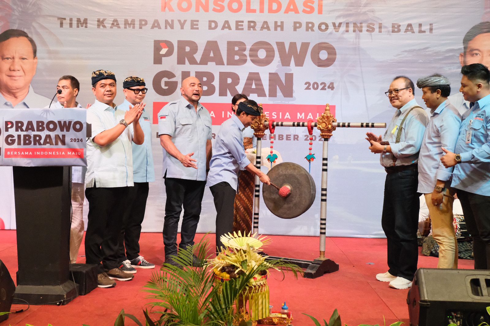 YAKNI MENANG: Tim Pemenangan Daerah Prabowo-Gibran saat susun strategi pemenangan di Bali.