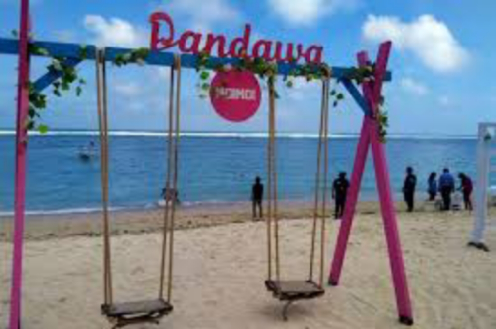 NYAMAN: Pantai Pandawa adalah destinasi yang cocok untuk keluarga yang mencari pantai yang lebih tenang.