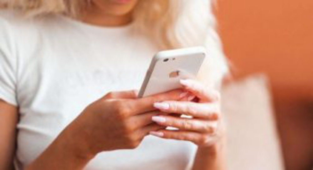 MEMUDAHKAN: Mengganti email di smartphone untuk memudahkan usher.