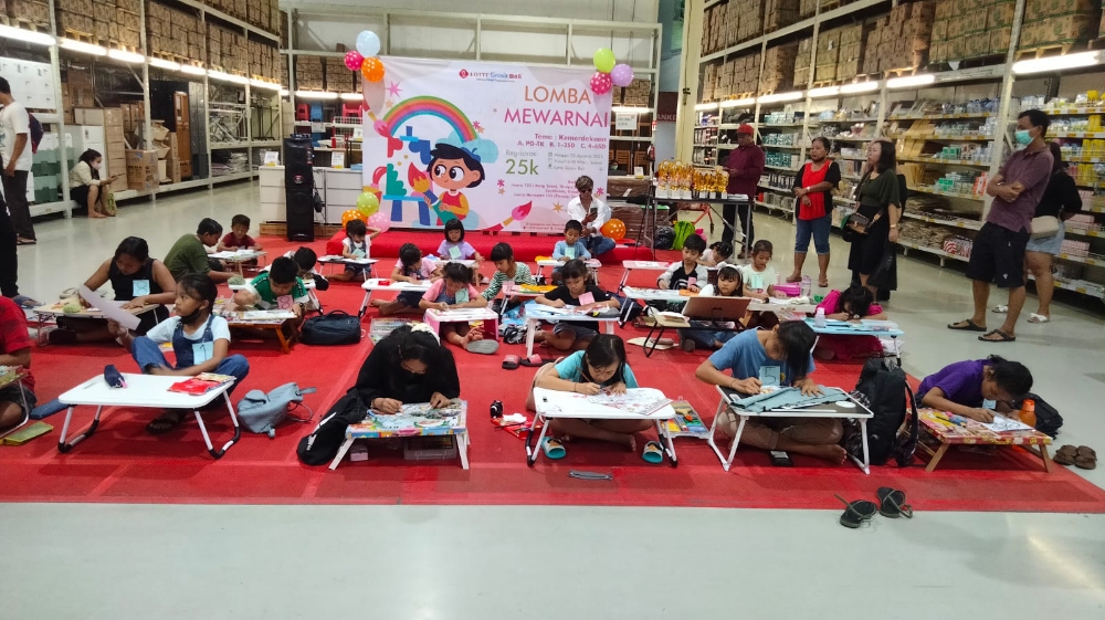 ADU BAKAT: Lotte Grosir Bali Rutin Menggelar Lomba Mewarnai Guna Memberi Ruang Kreatifitas Anak-Anak.