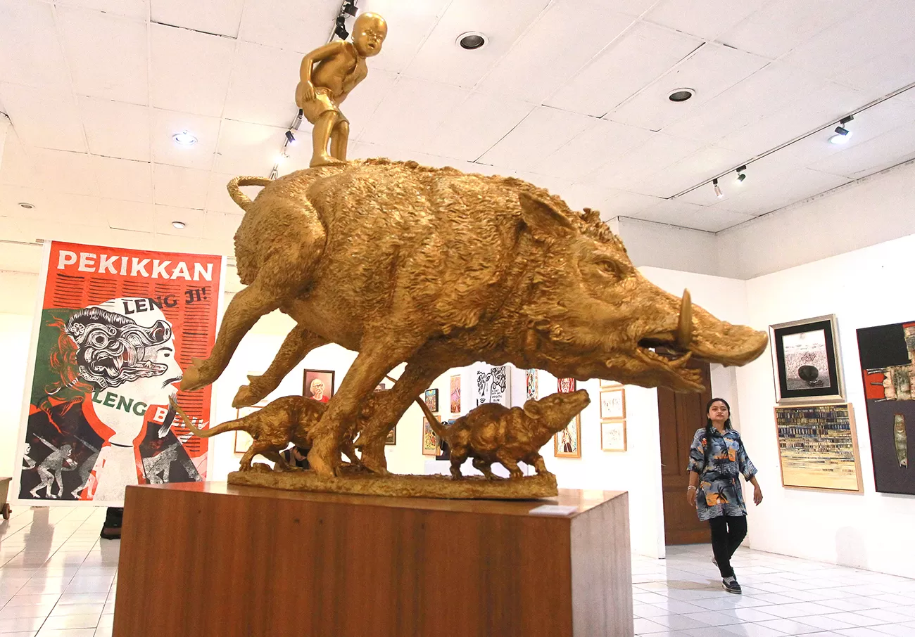 MENGANDUNG PESAN: Karya bertajuk Kolaborasi milik Dunadi ini dipajang pada pameran Nguntapke Djoko Pekik di Bentara Budaya Jogja bulan lalu. (GUNTUR AGA TIRTANA/JAWA POS RADAR JOGJA)