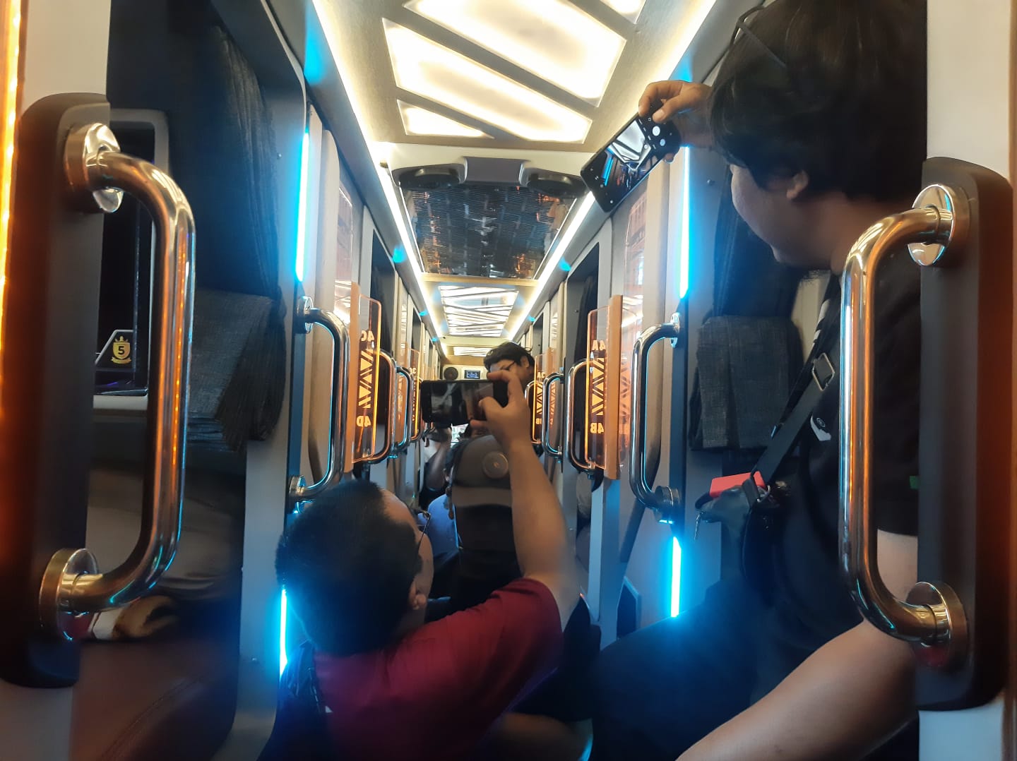 BUS SLEEPER: Interior Bus Juragan99 dengan fasilitas kelas sultan.
