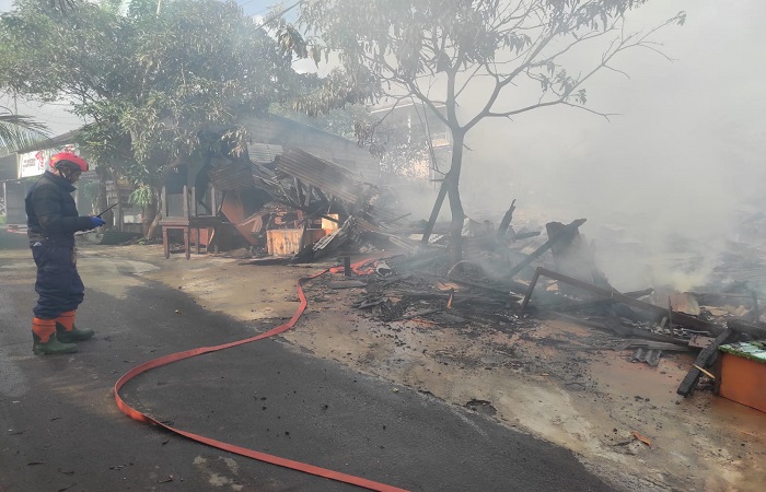 Gudang Kayu di Jalan Siligita Gang Lulut No.22, Lingkungan Peminge, Benoa, Kuta Selatan, Badung, Ludes terbakat. Kejadiannya pada Rabu 13 Desember 2023.