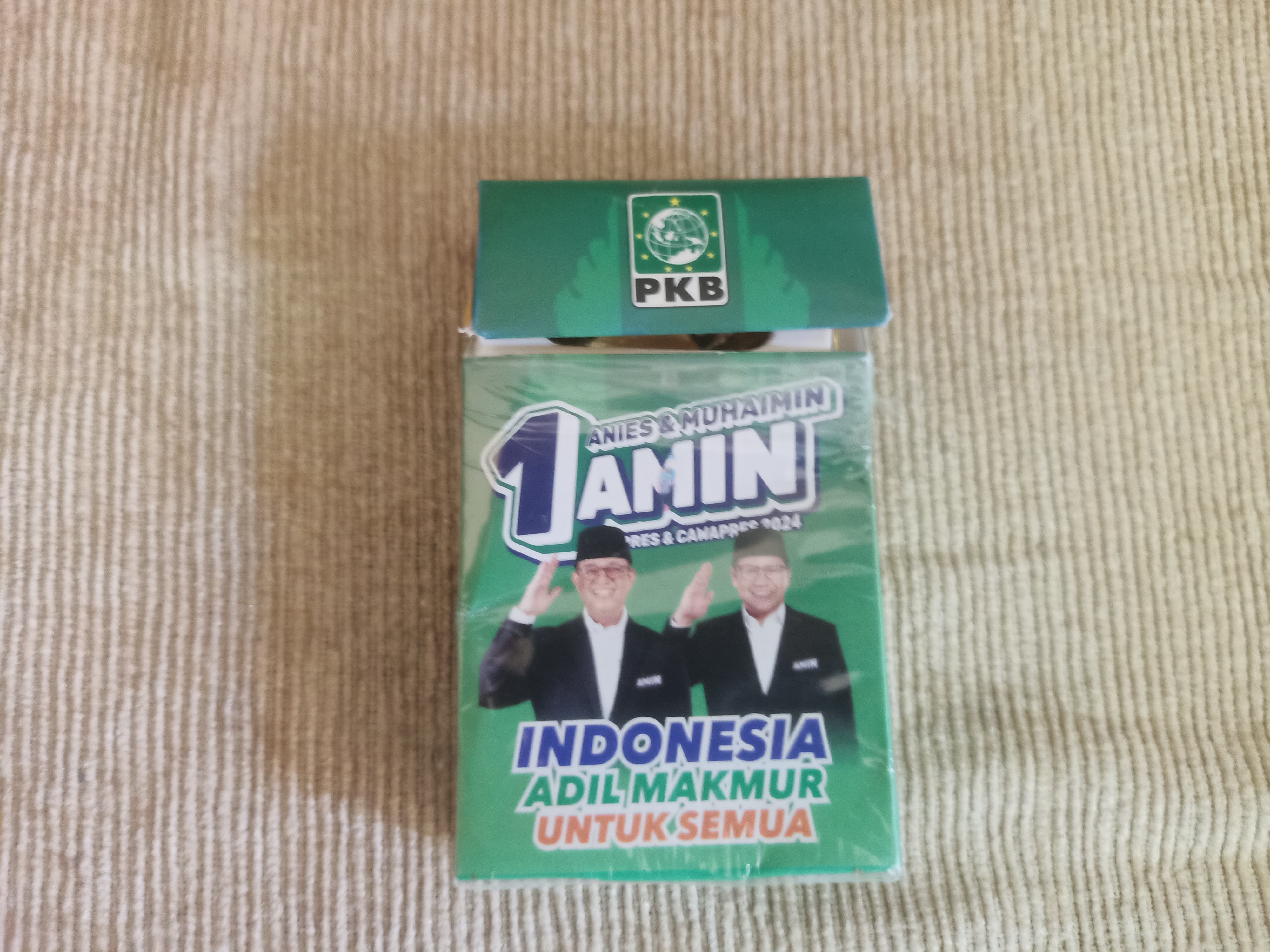 Bungkus rokok dengan gambar calon dan logo partai sudah beredar di masyarakat Bali
