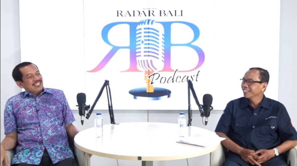 PRO PENDIDIKAN: Rektor ITB STIKOM Bali Dr. Dadang Hermawan menjadi caleg DPR RI Dapil Bali dari Partai Demokrat.