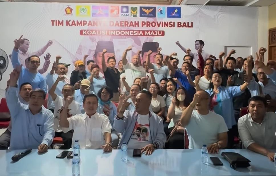 HEROIK: Tim Koalisi Daerah (TKD) Prabowo - Gibran saat nobar debat perdana Cawapres RI via layar lebar.